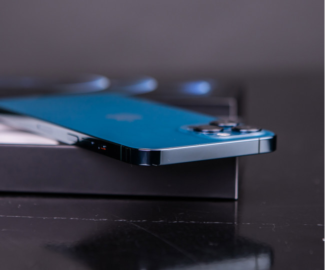 Folosit iPhone 12 Pro Max 256gb, Pacific Blue (MGDF3).